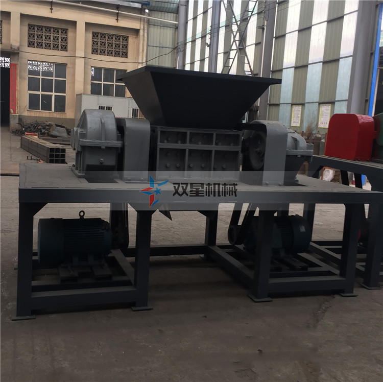 雙軸撕碎機生產(chǎn)現(xiàn)場