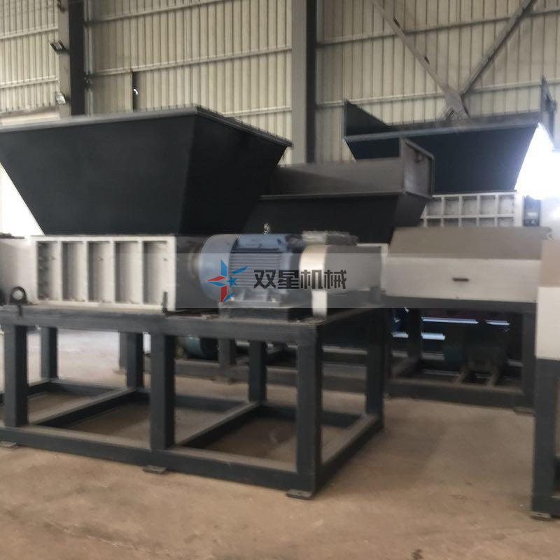 廢鐵撕碎機廠家不斷改良，提高設備品質(zhì)