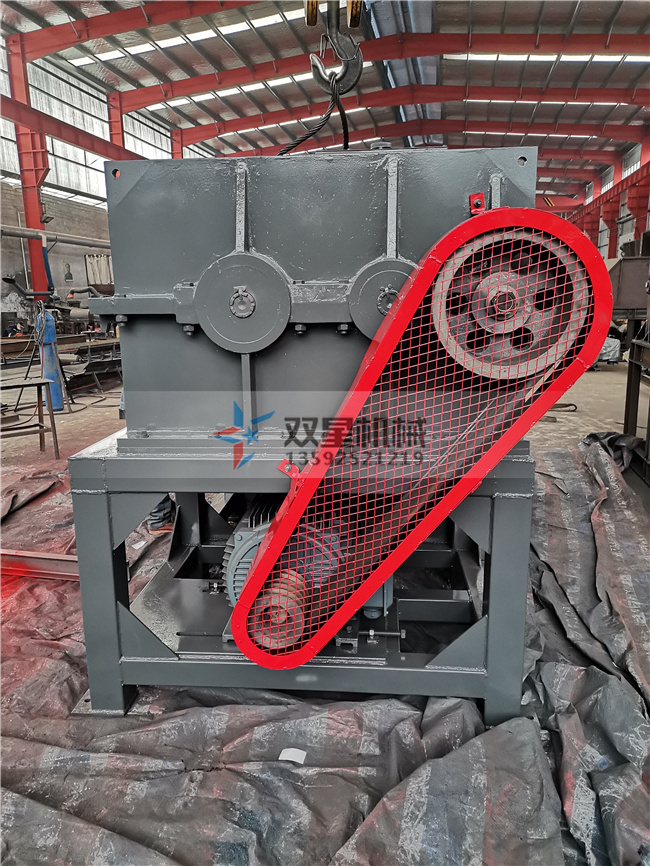 1000金屬桶撕碎機(jī)設(shè)備現(xiàn)場拍照