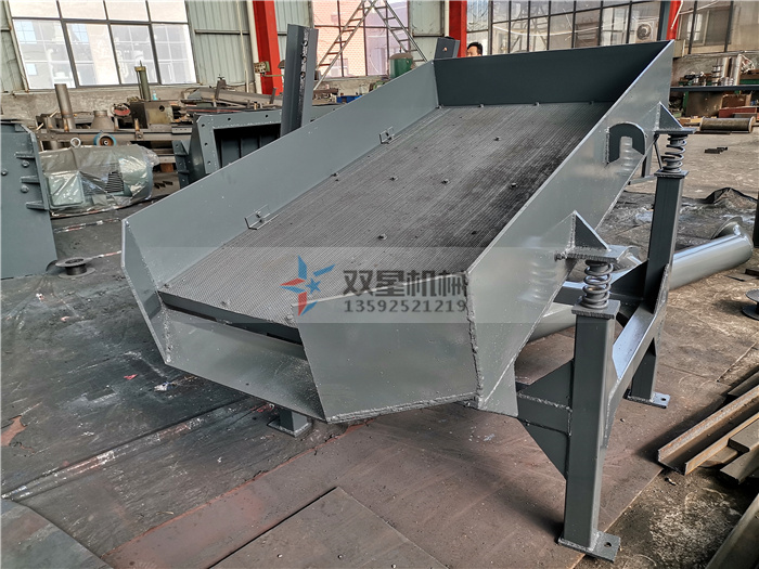 金屬破碎機生產線-振動篩現(xiàn)場拍攝