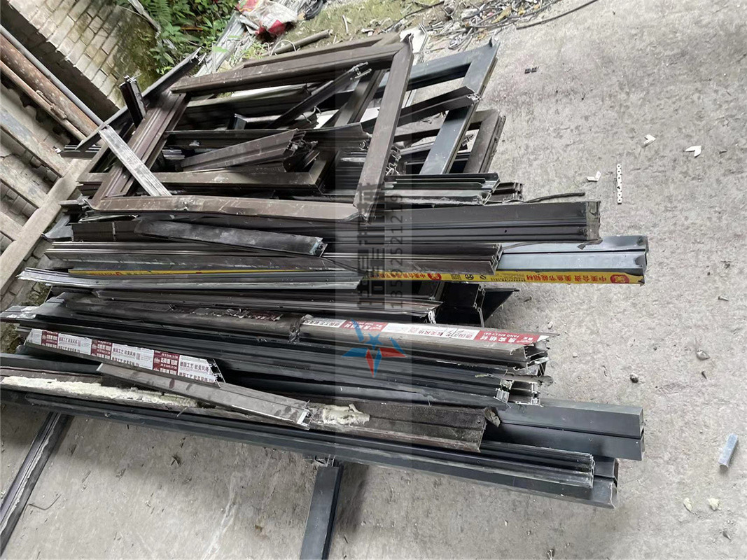 鋁合金物料破碎現(xiàn)場(chǎng)