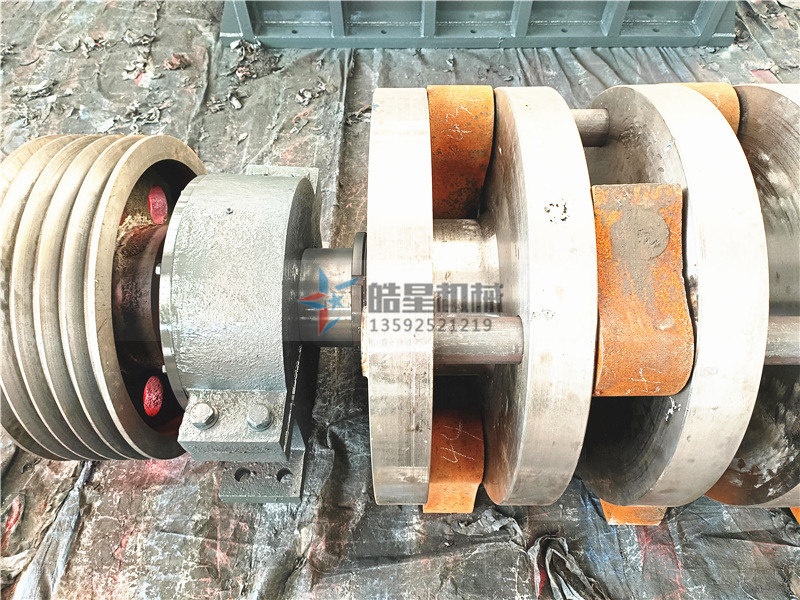 1600型鋁合金破碎機,發(fā)動機破碎機,雜鋁破碎機設(shè)備生產(chǎn)現(xiàn)場