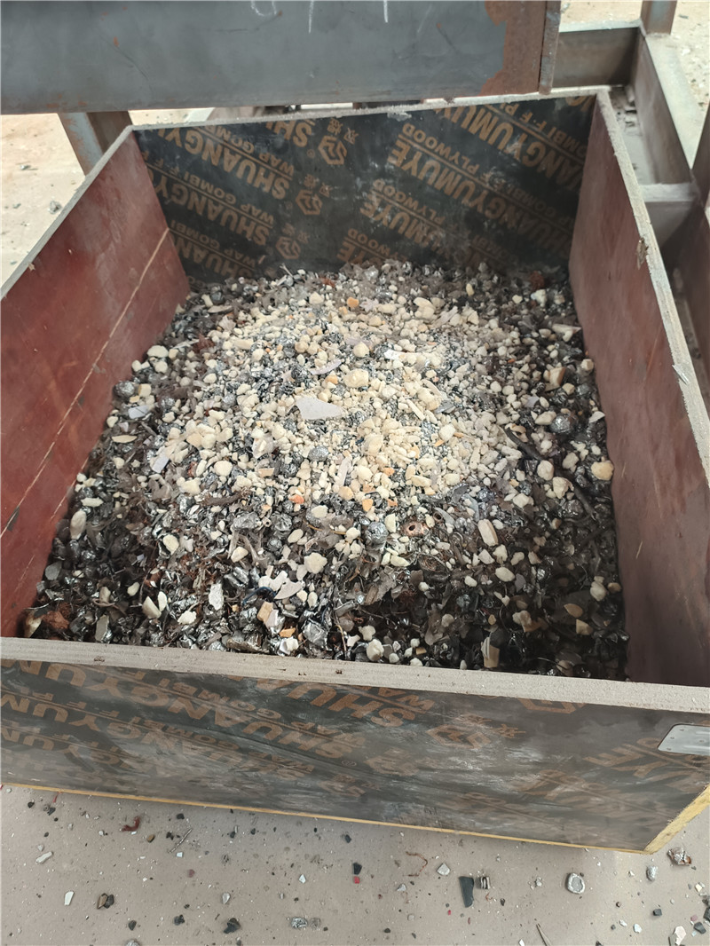 客戶廢舊小家電通過<a href='http://jkitzvalves.com/psxl/1279.html' target='_blank'><span>廢鋁破碎</span></a>機破碎分選效果