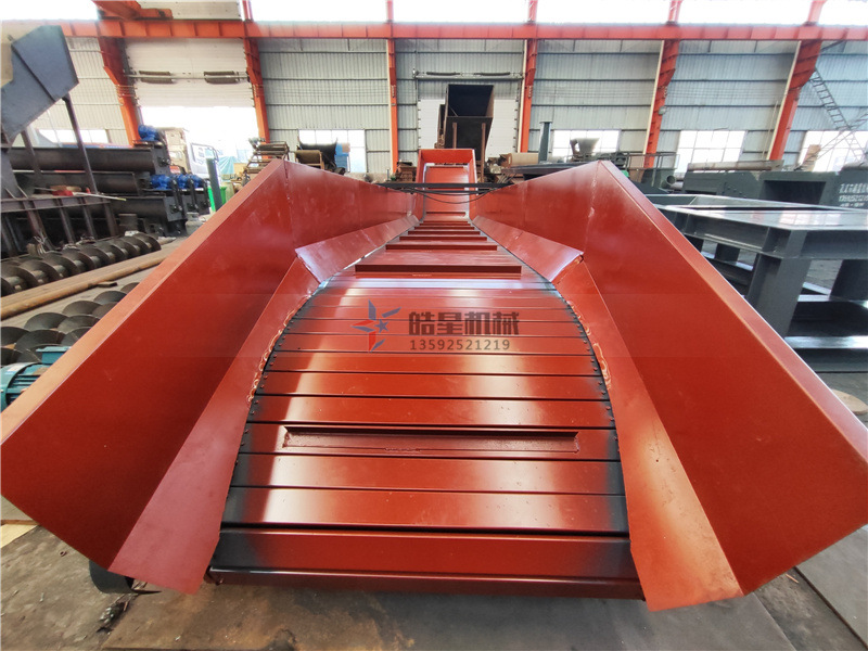 <a href='http://jkitzvalves.com/psxl/1278.html' target='_blank'><span>斷橋鋁破碎</span></a>機配件鏈板輸送帶生產(chǎn)現(xiàn)場實拍